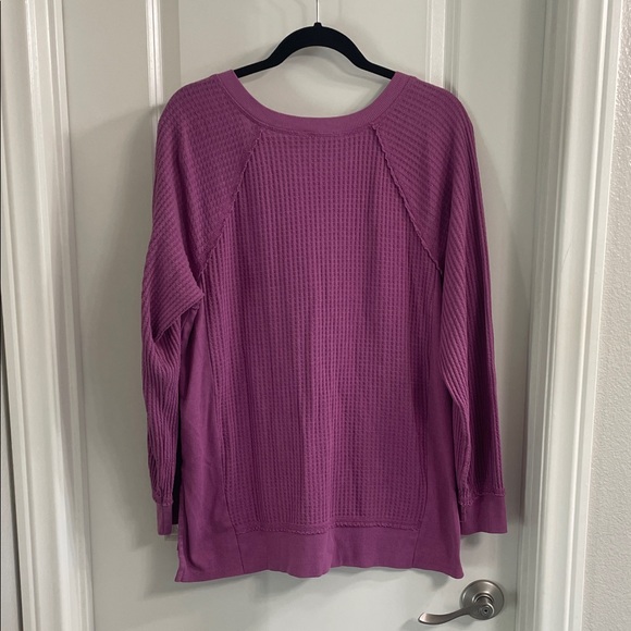 Time and Tru Ribbed Knit V-Neck in Mauve - Picture 4 of 5
